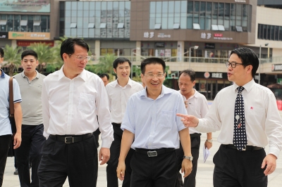 中共河源市委常委、市政府黨組副書記龔國平到河源市商業(yè)中心調(diào)研